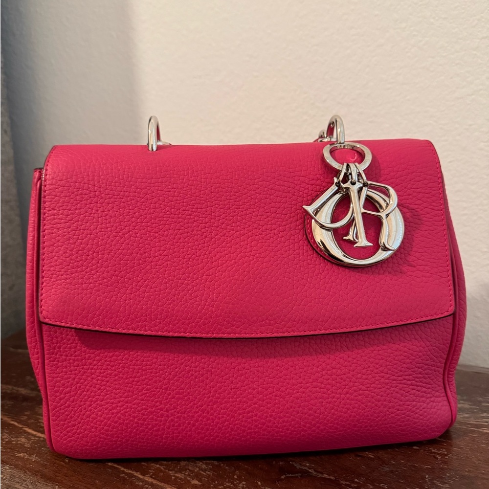 CHRISTIAN DIOR
Leather Medium Be Dior Bag